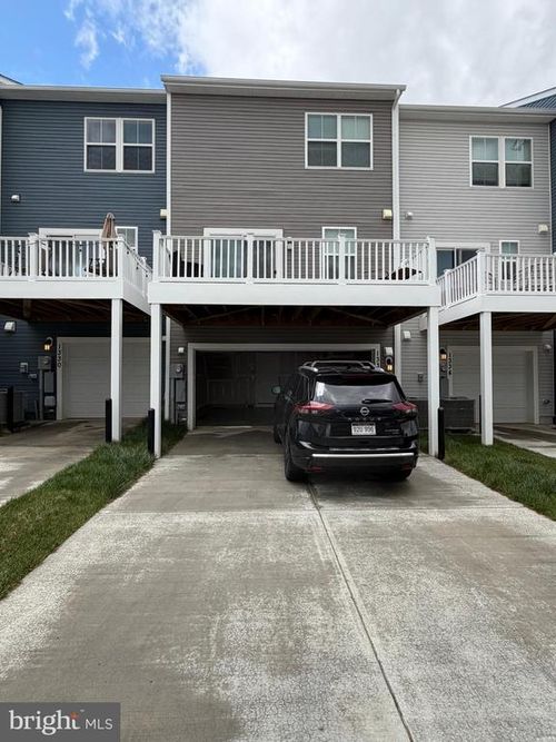 1332 Cedar Valley Rd, RANSON, WV, 25438-5698 | Card Image