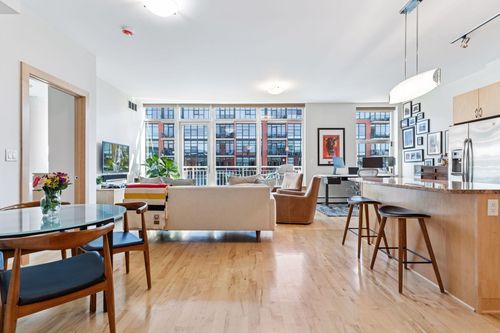 unit-731-215 10th Ave S, Minneapolis, MN, 55415-2106 | Card Image