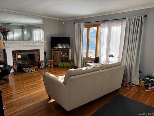 664 Knollwood Dr, W Hempstead, NY, 11552-3138 | Card Image