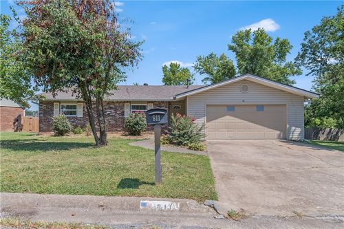 811 S Riviera Dr, Rogers, AR, 72758-3967 | Card Image
