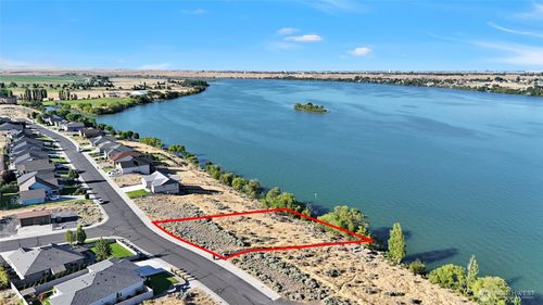 3973 Edwards Dr Ne, Moses Lake, WA, 98837-9840 | Card Image
