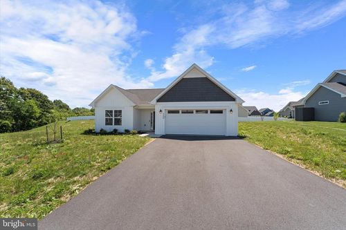 660 Barrel Race Rd, MARTINSBURG, WV, 25404-3413 | Card Image