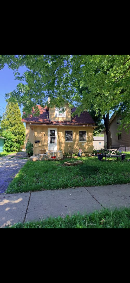 77 S Melrose Ave, Elgin, IL, 60123-6052 | Card Image