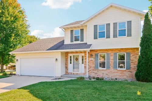 325 Stoney Ridge Trl, Stoughton, WI, 53589-5236 | Card Image
