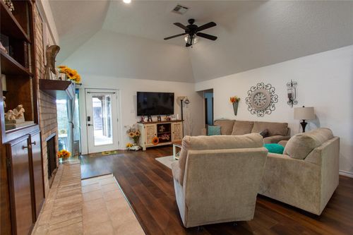 222 Mayfair Cir, Wharton, TX, 77488-3255 | Card Image