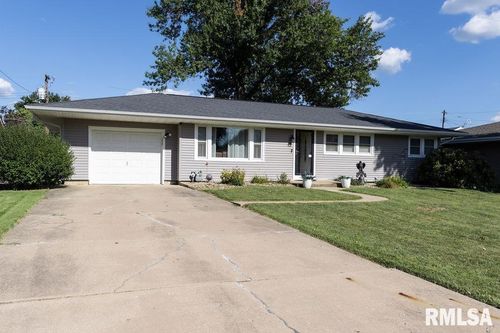 1035 Lawrence Dr, Canton, IL, 61520-1109 | Card Image