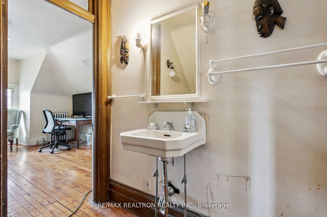 177 Dowling Ave, House other with 8 bedrooms, 3 bathrooms and 2 parking in Toronto ON | Image 25