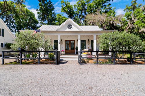 29 Lawton St, Bluffton, SC, 29910-7029 | Card Image