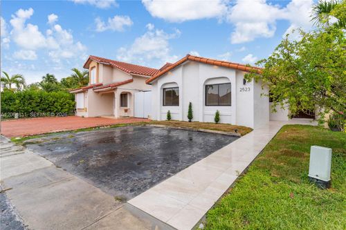 2523 W 65th St, Hialeah, FL, 33016-6316 | Card Image