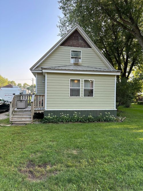210 W Luverne St, Magnolia, MN, 56158-2002 | Card Image