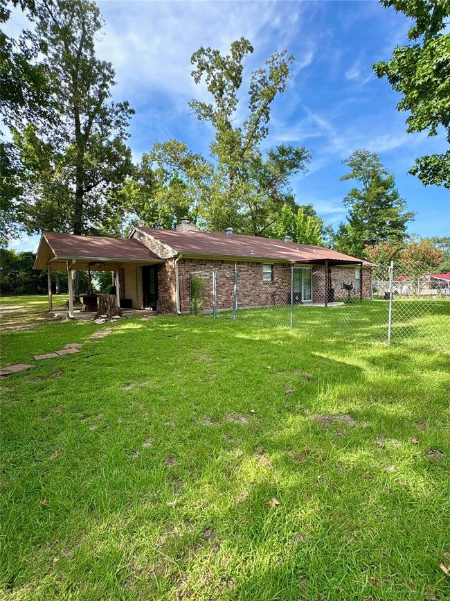 Fenced in backyard for secured privacy | Image 9