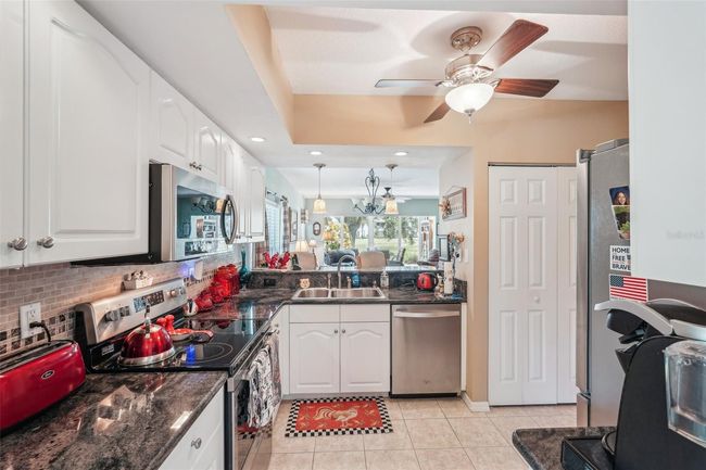 UNIT-101 - 404 Laurel Lake Dr, Condo with 2 bedrooms, 2 bathrooms and null parking in VENICE FL | Image 11