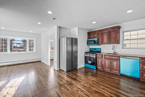 3rdfloor-953 E 217th St, Bronx, NY, 10469 | Card Image