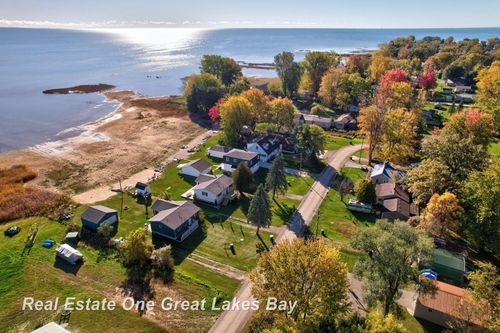 5219 Beachwood Rd, Standish, MI, 48658-9783 | Card Image