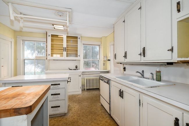 R - 20 Cross St, House other with 4 bedrooms, 2 bathrooms and 5 parking in Beverly MA | Image 11