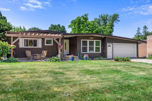 811 Tatepaha Blvd, Faribault, MN, 55021-5945 | Card Image
