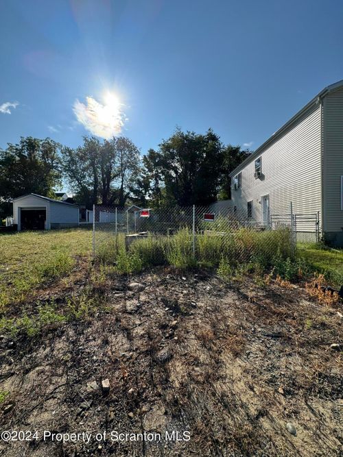 609 4th Ave, Jessup, PA, 18434-1439 | Card Image