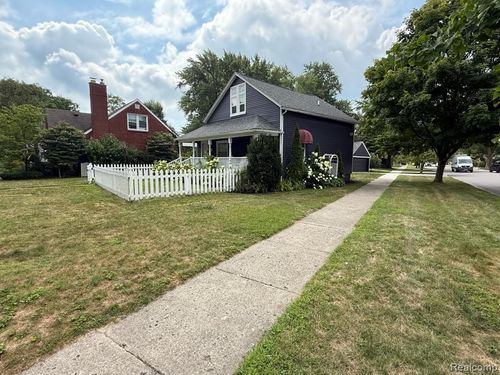 381 Kerby Rd, Grosse Pointe Farms, MI, 48236-3142 | Card Image