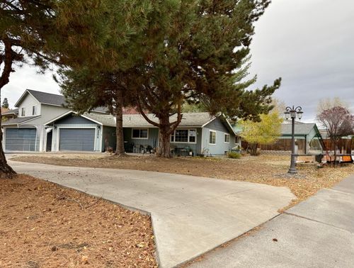20676 Morningstar Dr, Bend, OR, 97701-8541 | Card Image