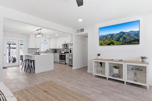 8330 E Monte Vista Rd, Scottsdale, AZ, 85257-2837 | Card Image
