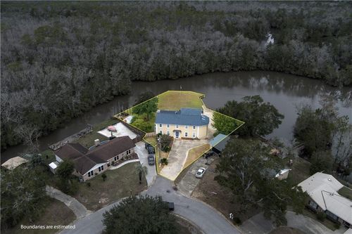 235 W Baratara Dr, Chickasaw, AL, 36611-1116 | Card Image