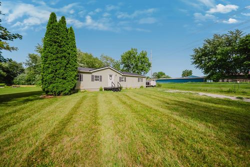 17 N East St, New Holland, OH, 43145-3229 | Card Image