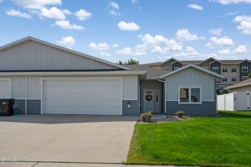 811 Bremner Ave, Bismarck, ND, 58503-1197 | Card Image