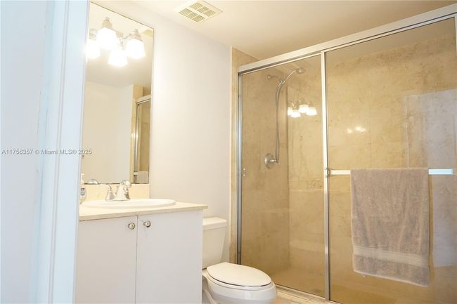 APT-606 - 17555 Atlantic Blvd, Condo with 2 bedrooms, 2 bathrooms and null parking in Sunny Isles Beach FL | Image 14