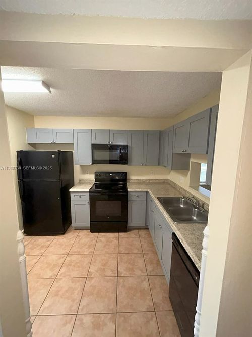 apt-h1-8041 Southgate Blvd, North Lauderdale, FL, 33068-1145 | Card Image