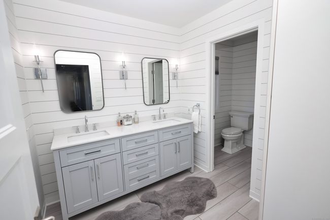 2nd Floor Bathroom | Image 22