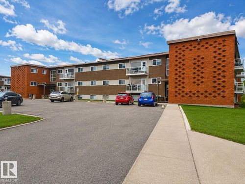 17-6215 98 Ave Nw, Edmonton, AB, T6A0A3 | Card Image