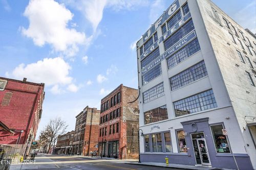 504-200 W Jackson Ave, Knoxville, TN, 37902-1046 | Card Image