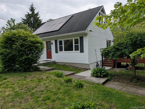 67 Pine Ridge Dr, Wappingers Falls, NY, 12590-5902 | Card Image