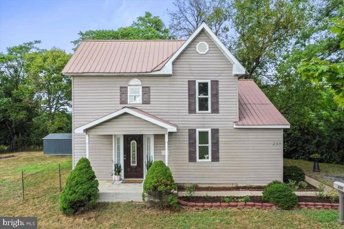 235 Slonaker Ln, MARTINSBURG, WV, 25405-3971 | Card Image