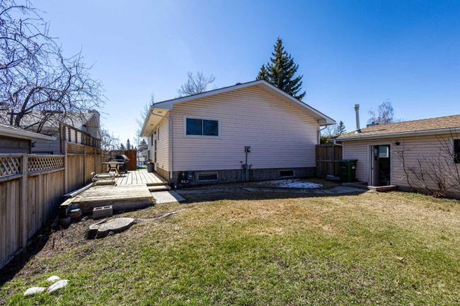 379 Rundleview Drive Ne, Home with 3 bedrooms, 2 bathrooms and 2 parking in Calgary AB | Image 26