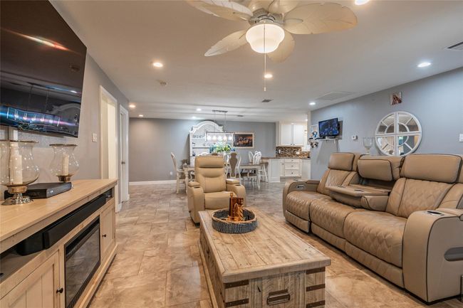 2302 Peach Ln, House other with 4 bedrooms, 3 bathrooms and 4 parking in Pasadena TX | Image 7