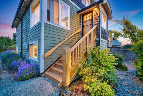 726 Haliburton St, Nanaimo, BC, V9R4W7 | Card Image