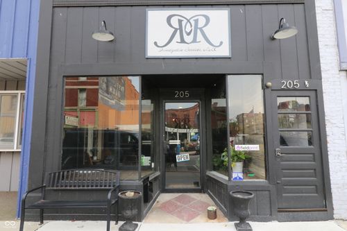 205 E Main St, Crawfordsville, IN, 47933-1831 | Card Image