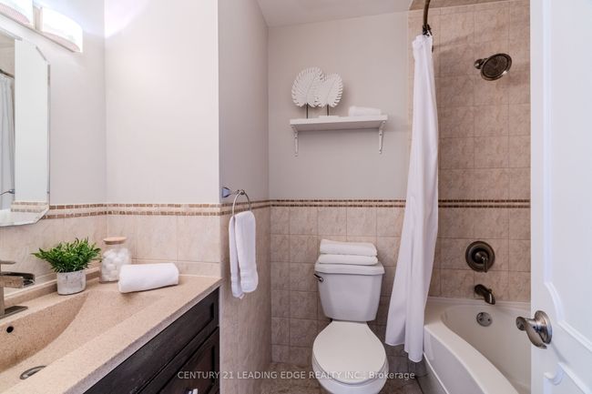 1807 Listowell Cres, House attached with 3 bedrooms, 2 bathrooms and 1 parking in Pickering ON | Image 18