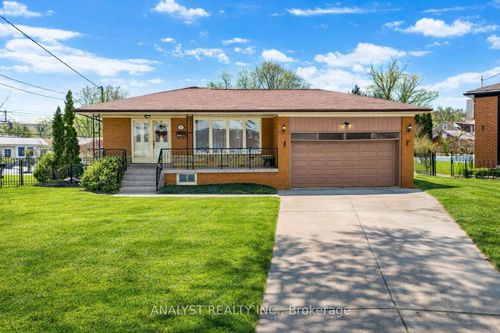 15 Debby Crt, North York, ON, M9N2L7 | Card Image