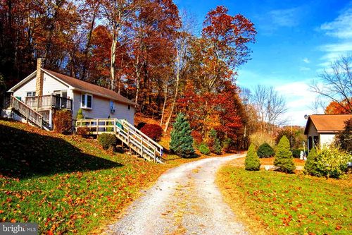 30 Sunset Ln, CATAWISSA, PA, 17820-7945 | Card Image