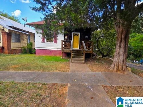 526 Oak Pl, FAIRFIELD, AL, 35064-2210 | Card Image