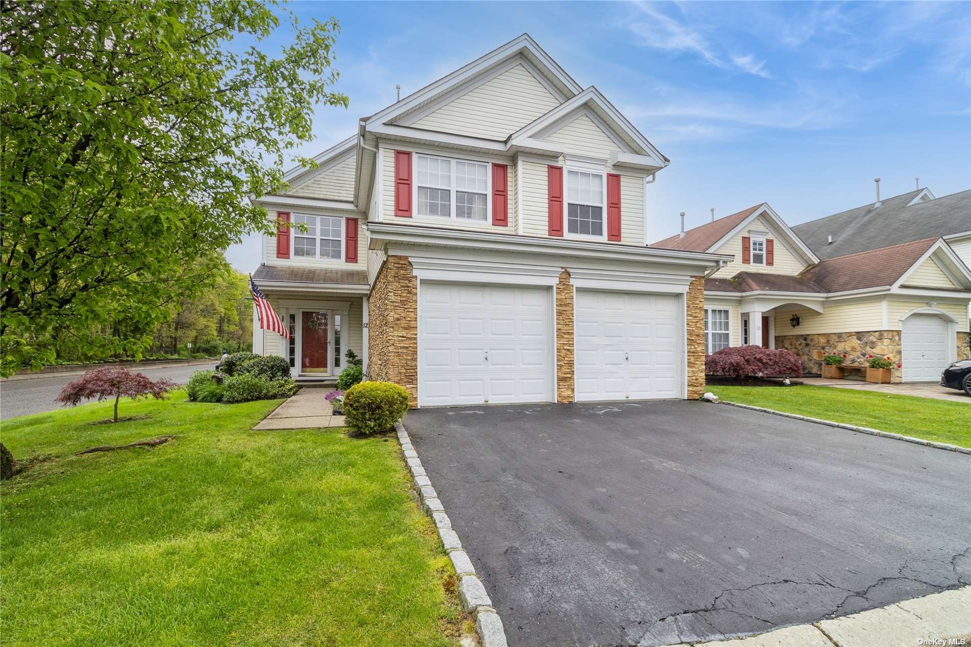 12 12 Jennifer Lane, For Sale in Middle Island Zoocasa