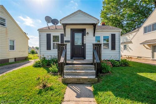 896 Indian Trl, Akron, OH, 44314-2963 | Card Image