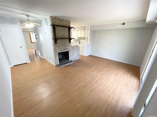 34-34 Wooded Way, Calverton, NY, 11933-9706 | Card Image