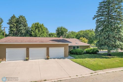 202 12th Ave N, Casselton, ND, 58012-3427 | Card Image