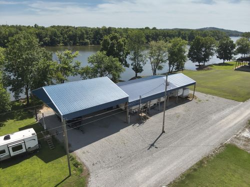 1067 Wc Pickett Rd, Clifton, TN, 38425-1506 | Card Image
