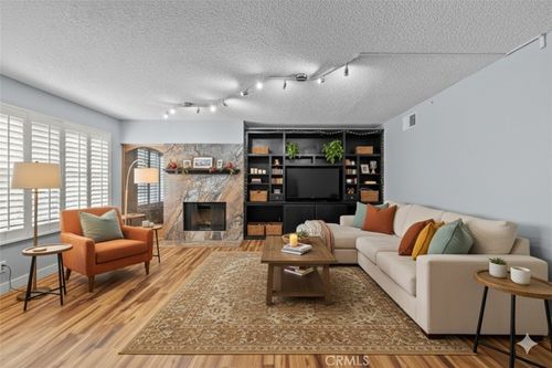 42805 15th St W, Lancaster, CA, 93534-6212 | Card Image