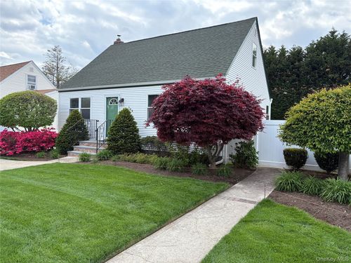 144 Cottage Blvd, Hicksville, NY, 11801-5904 | Card Image