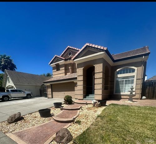 4712 Brookside Cir, Fairfield, CA, 94534-6431 | Card Image